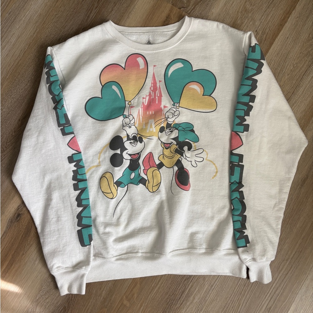 Disney Mickey and Minnie Valentine’s Crew neck sweatshirt size M
